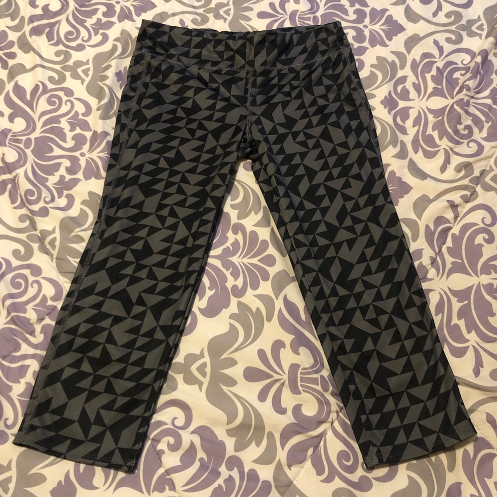 Old Navy Gray & Black Legging Crops